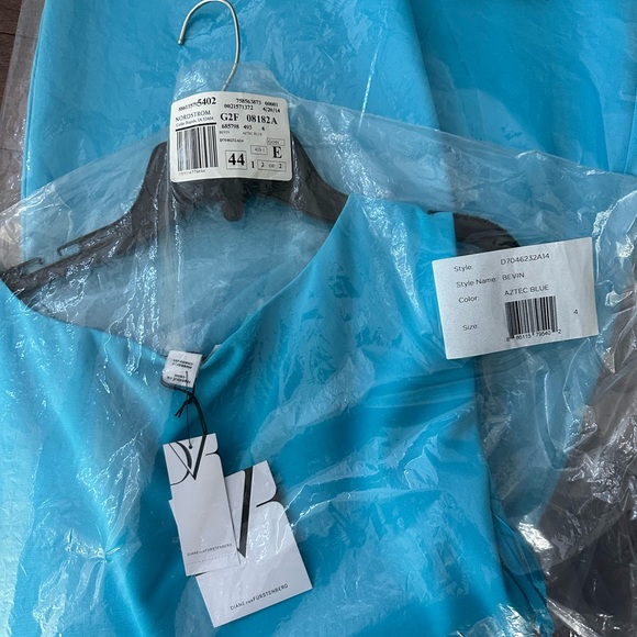 Diane von Furstenberg Bevin Short Sleeve Ruched Waist Dress, Aztec Blue 4 NWT - Picture 7 of 7